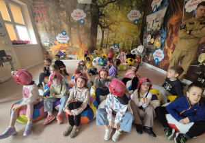 Smerfy rozmawiają o zasadach bezpieczeństwa