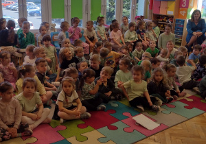 Przedszkolaki czekają na rozpoczęcie Dnia Ziemi