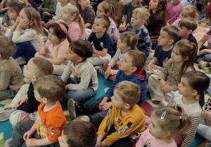 W oczekiwaniu na przedstawienie