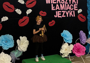 Laura w wierszu "Jamnik"