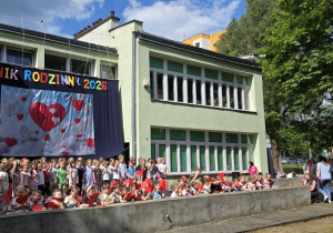 Wspólny występ przedszkolaków na pikniku rodzinnym