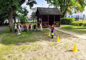 Krasnale w wyścigu taczek
