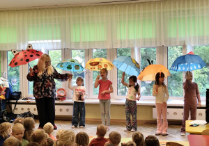 Dzieci w deszczowej piosence