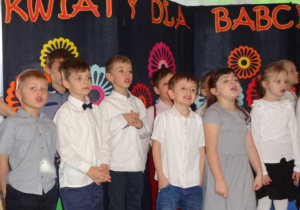 Dzieci z grupy Słoneczka w przedstawieniu dla ukochanych "dziadków'.
