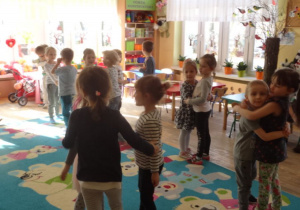 Taniec Misiów dla przyszłych przedszkolaków.